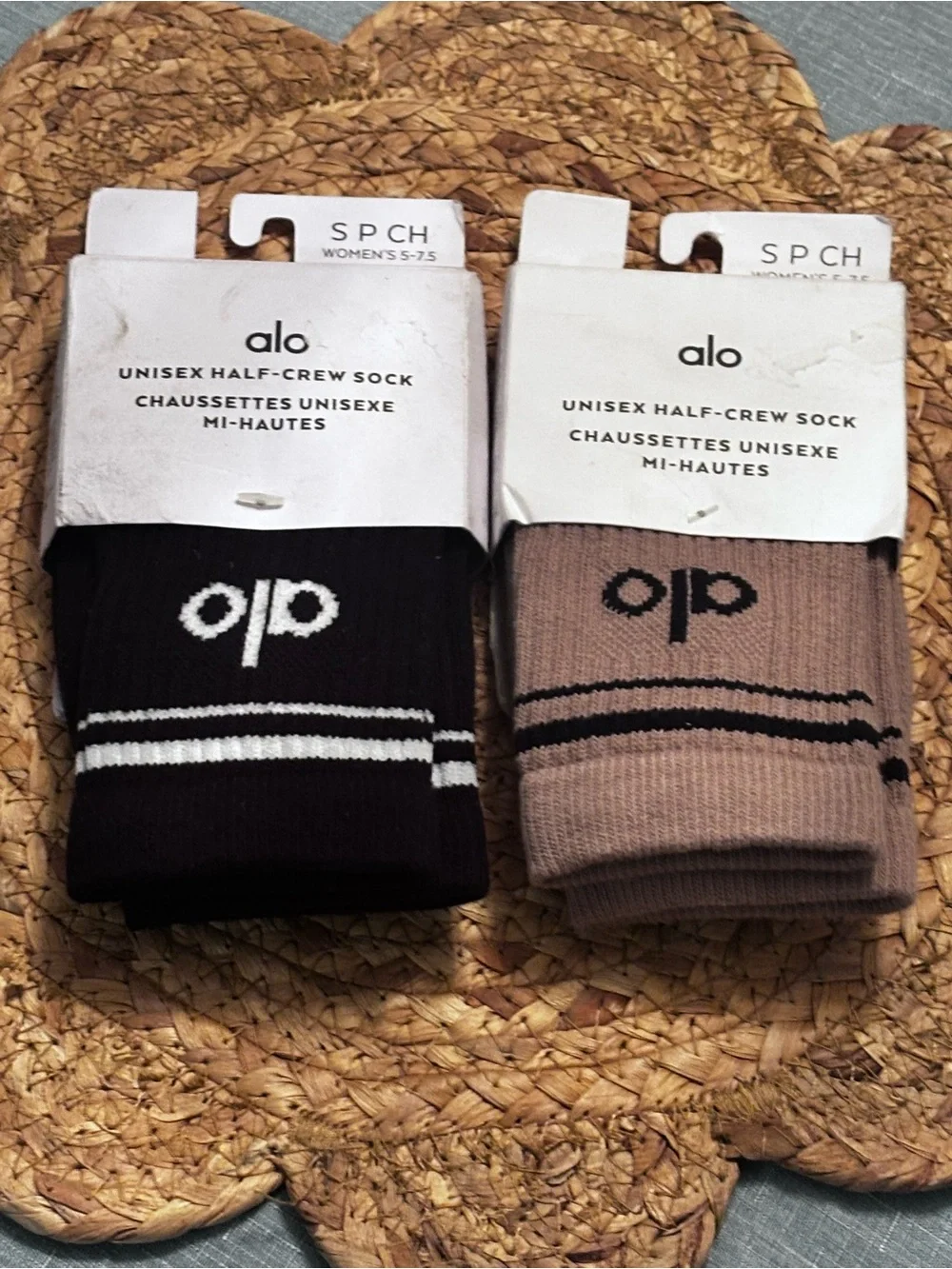 Alo Unisex Half-Crew Socks 2-Pack Black/White & Taupe/Black